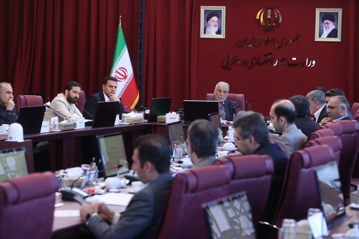 جلسه شواری ملی تامین مالی